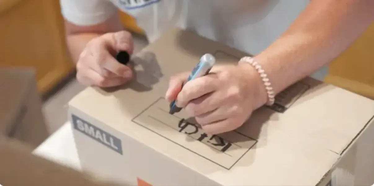 Labeling a moving box during a Fresno relocation